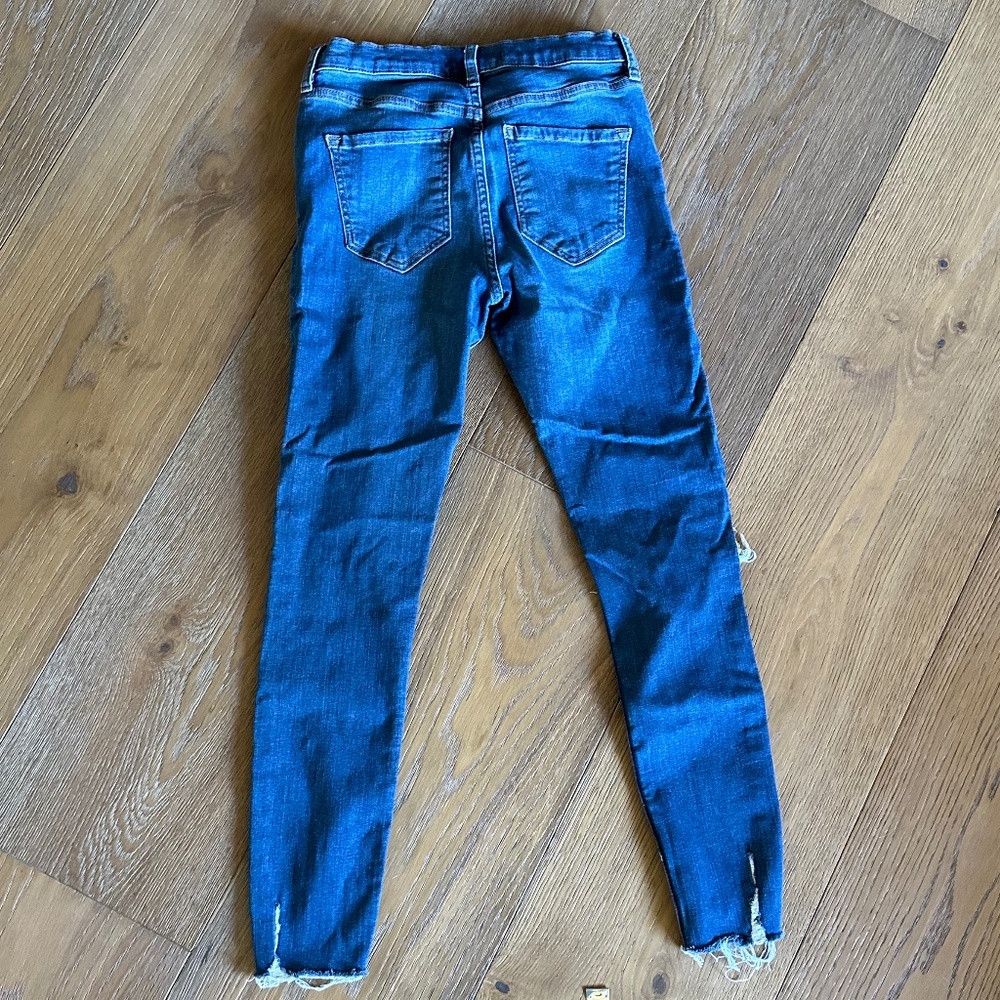 Free People Distressed Skinny Jeans – Size 26 – Raw Hem – NWOT - Picture 9 of 12
